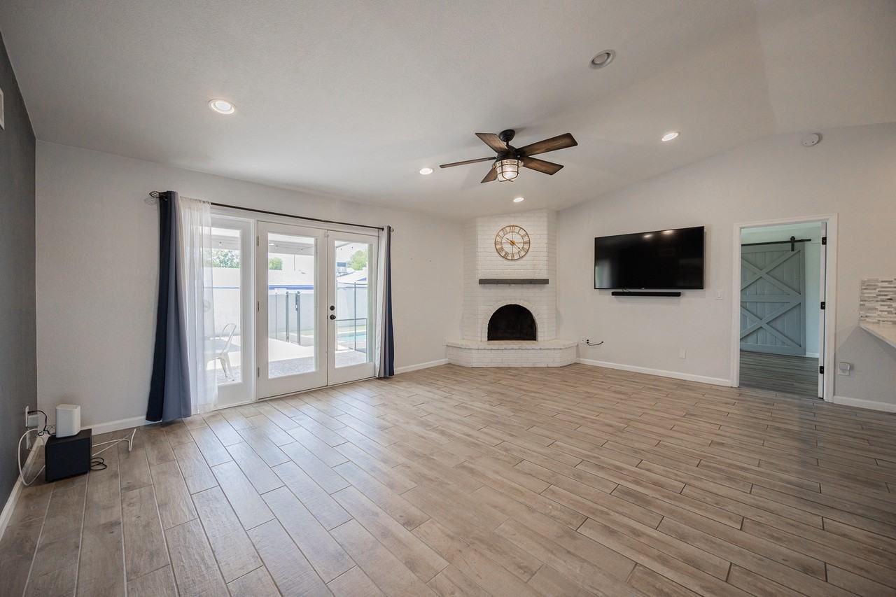 5901 E Friess Dr - Photo 5 of 33