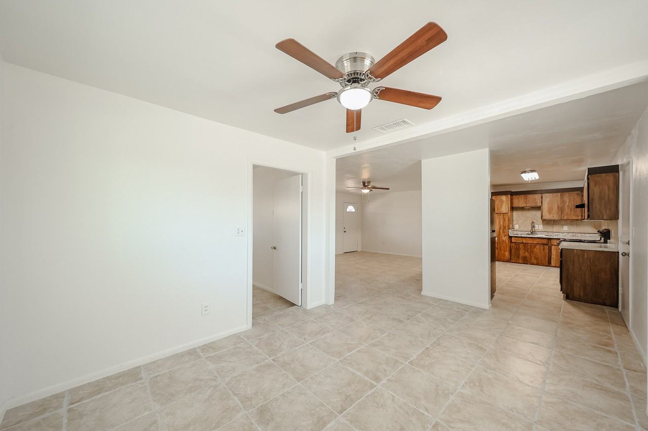 410 N Ironwood - Photo 7 of 29