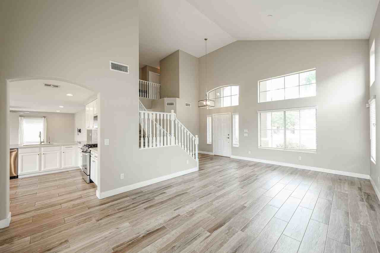 2305 E Cherry Hills Pl - Photo 5 of 50