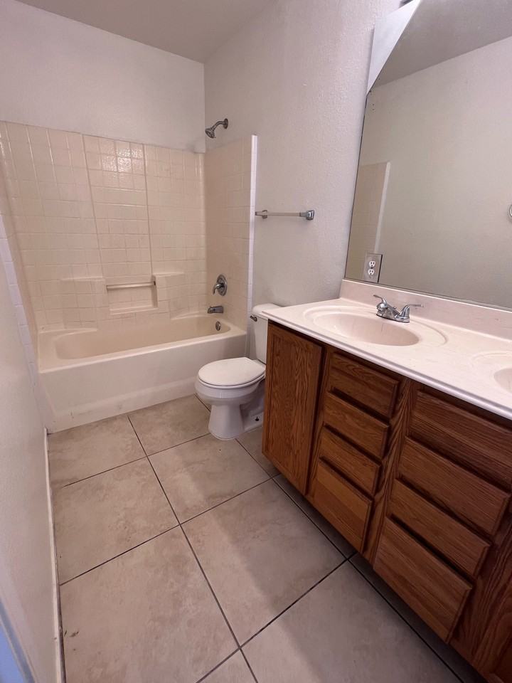 5932 Kenmore St - Photo 3 of 16