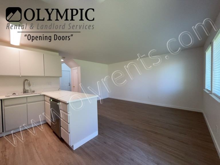2137 Conger Ave Nw - Photo 4 of 16