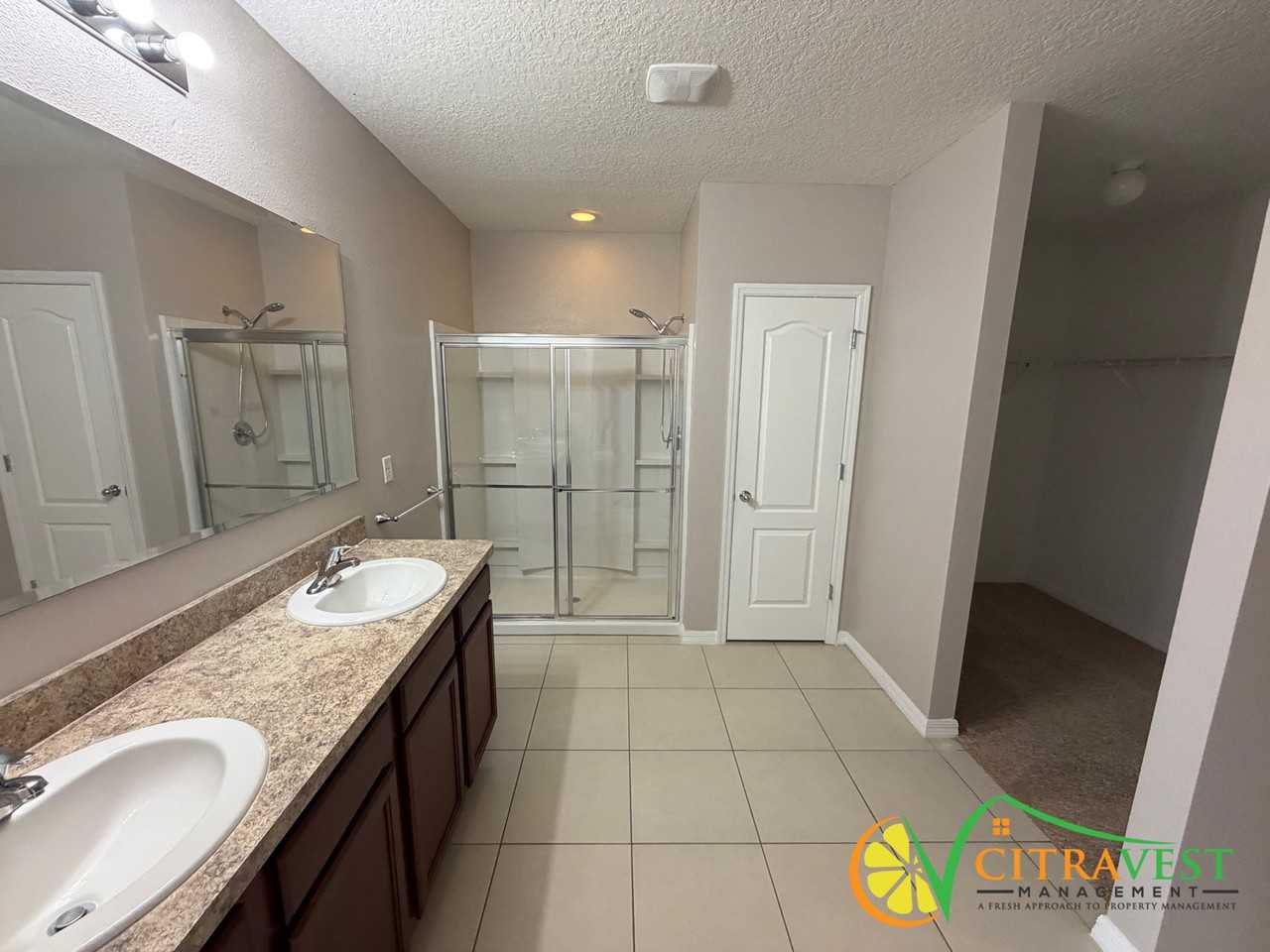 925 Lancelot Dr - Photo 6 of 11