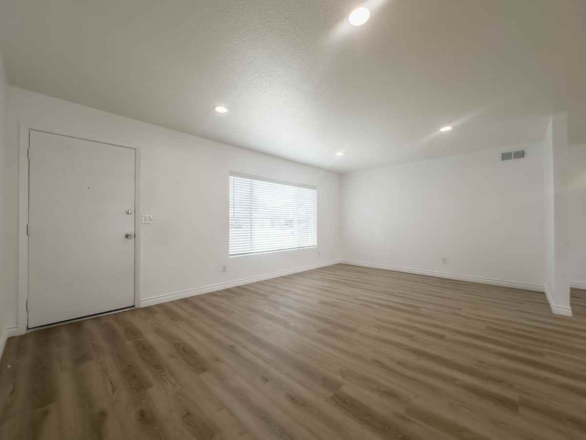 4140 W Orchid Ln - Photo 2 of 17