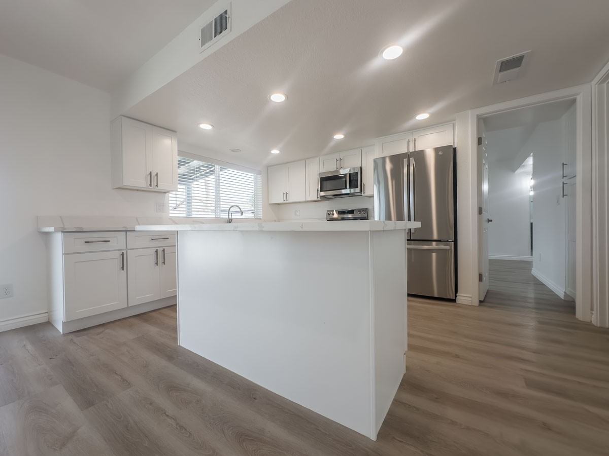 4140 W Orchid Ln - Photo 5 of 17