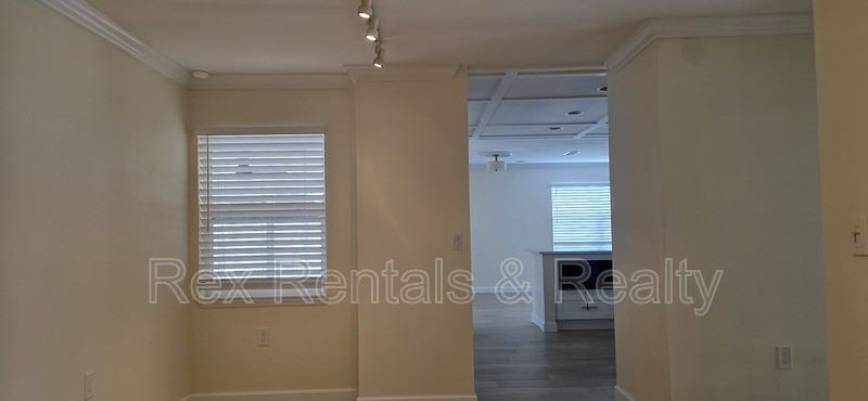 4095 14th St Ne - Photo 5 of 35