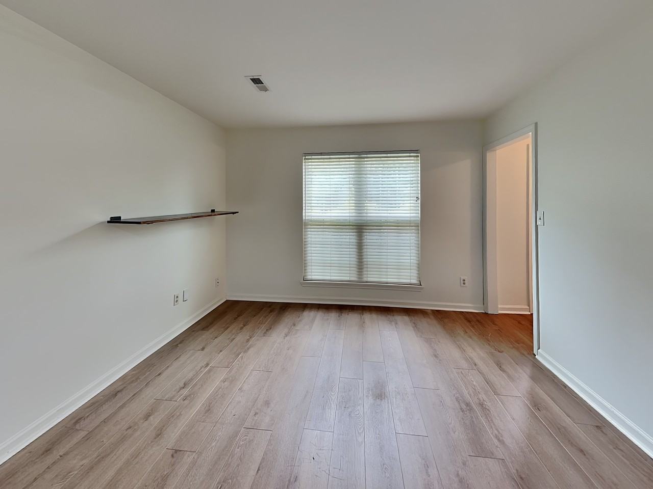 4418 Englewood Rd - Photo 7 of 20