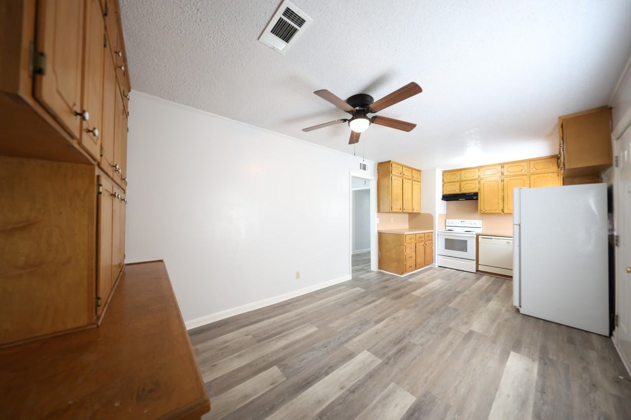 705 Crockett Dr - Photo 5 of 17