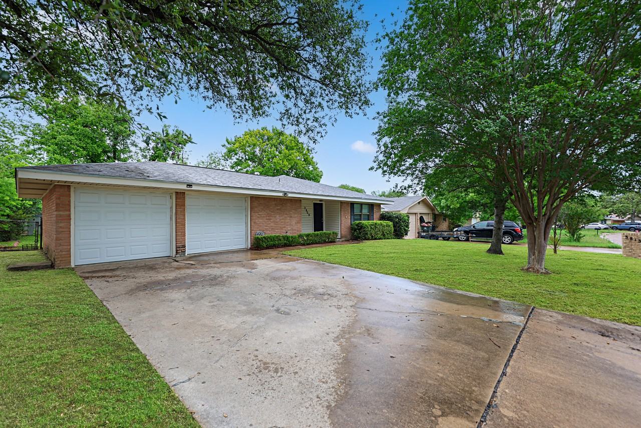 3809 Lancelot Ln - Photo 2 of 19