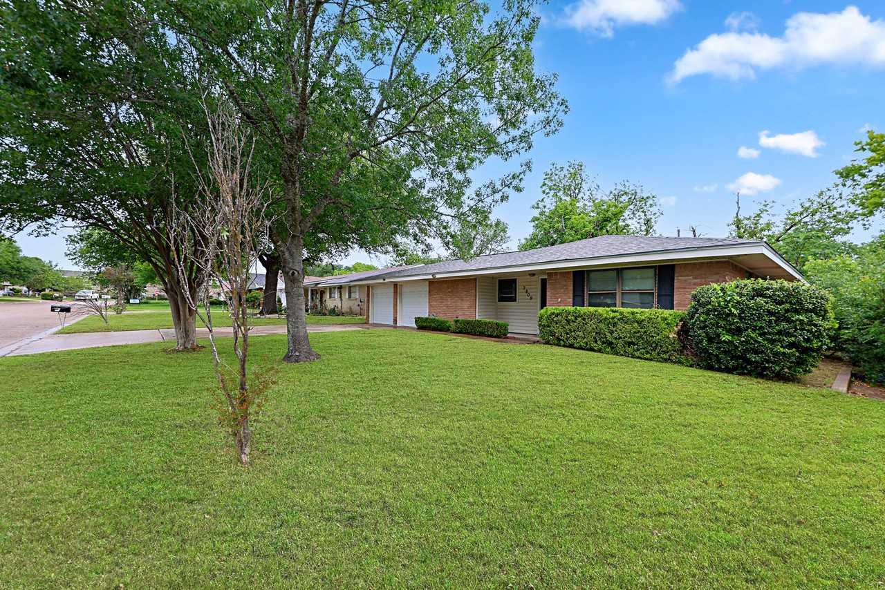 3809 Lancelot Ln - Photo 3 of 19