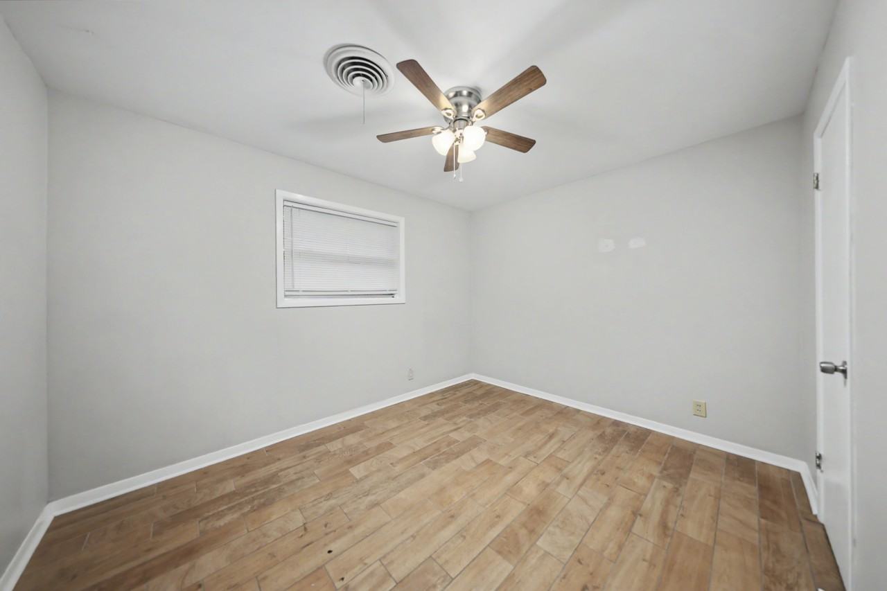 3809 Lancelot Ln - Photo 4 of 19