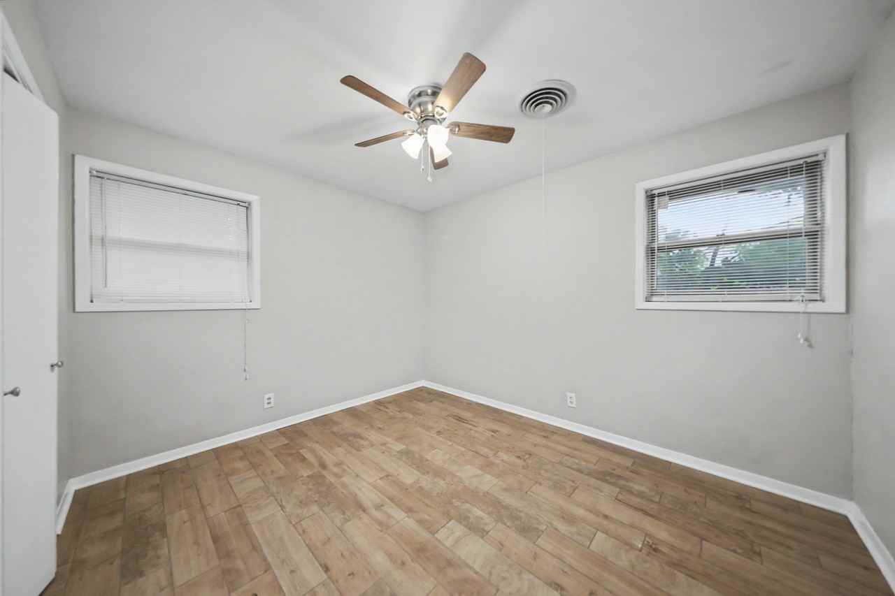 3809 Lancelot Ln - Photo 6 of 19