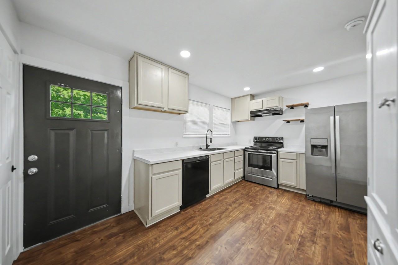 913 Estelle Ave - Photo 4 of 23
