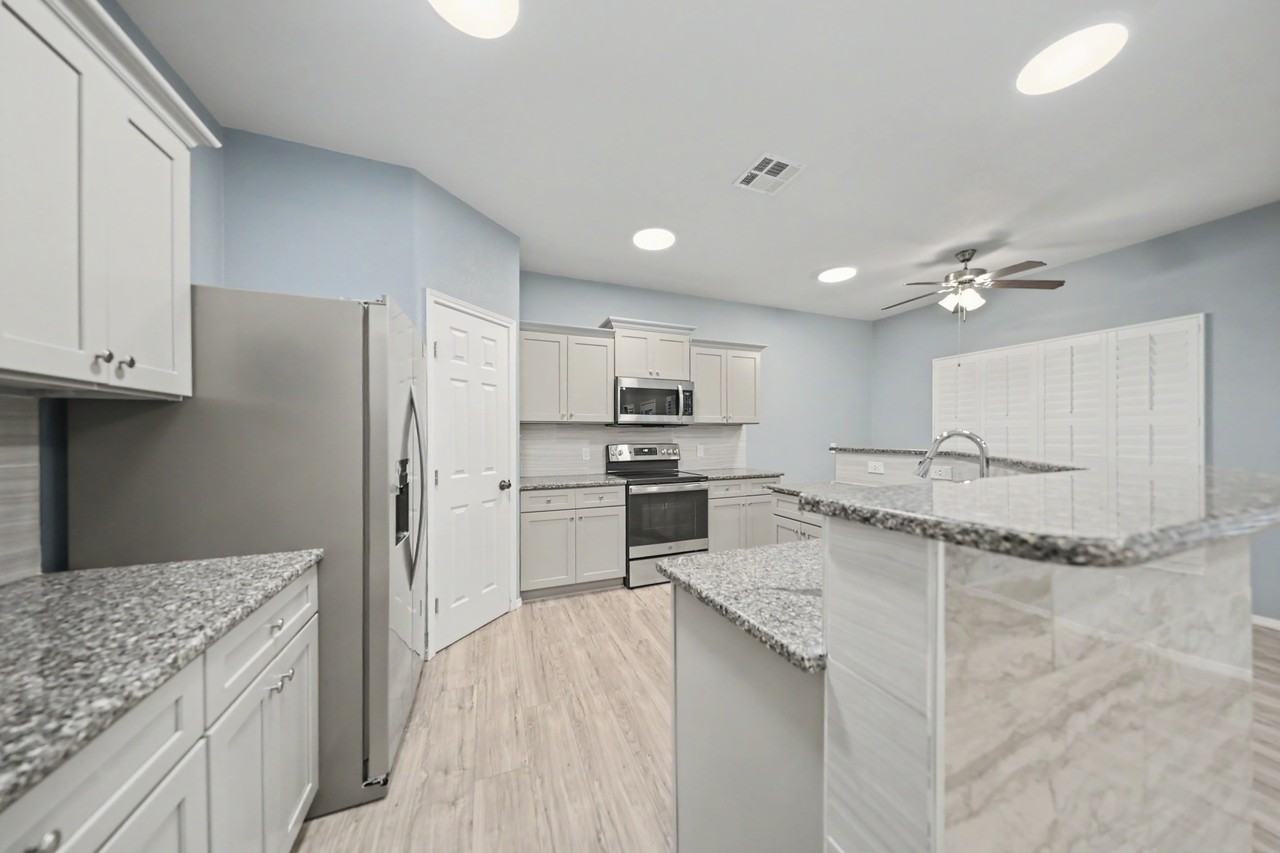 907 Margaret Ann St - Photo 4 of 21