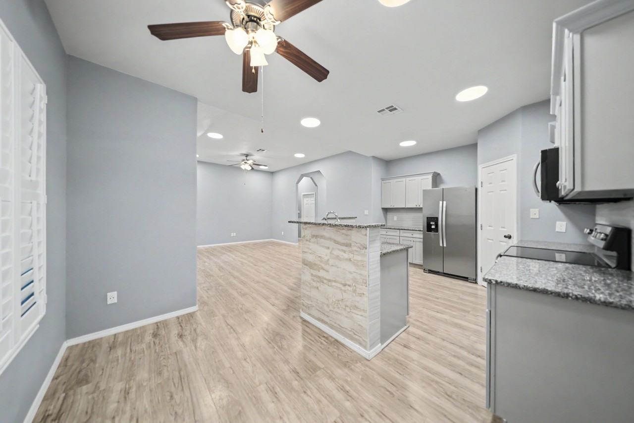 907 Margaret Ann St - Photo 5 of 21