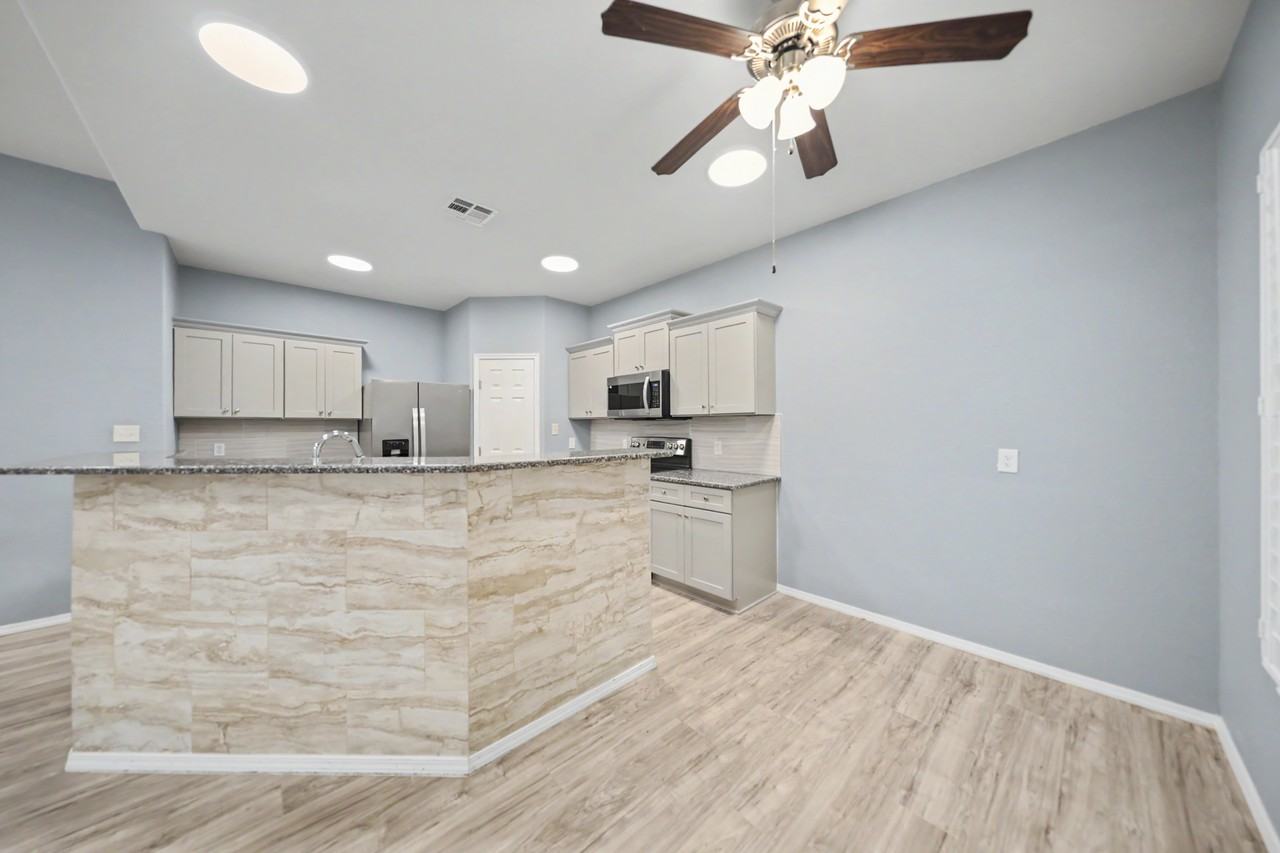 907 Margaret Ann St - Photo 6 of 21