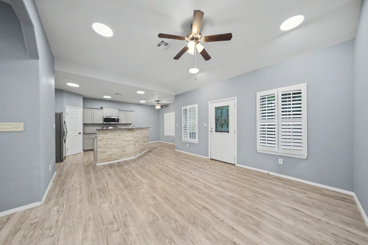 907 Margaret Ann St - Photo 7 of 21