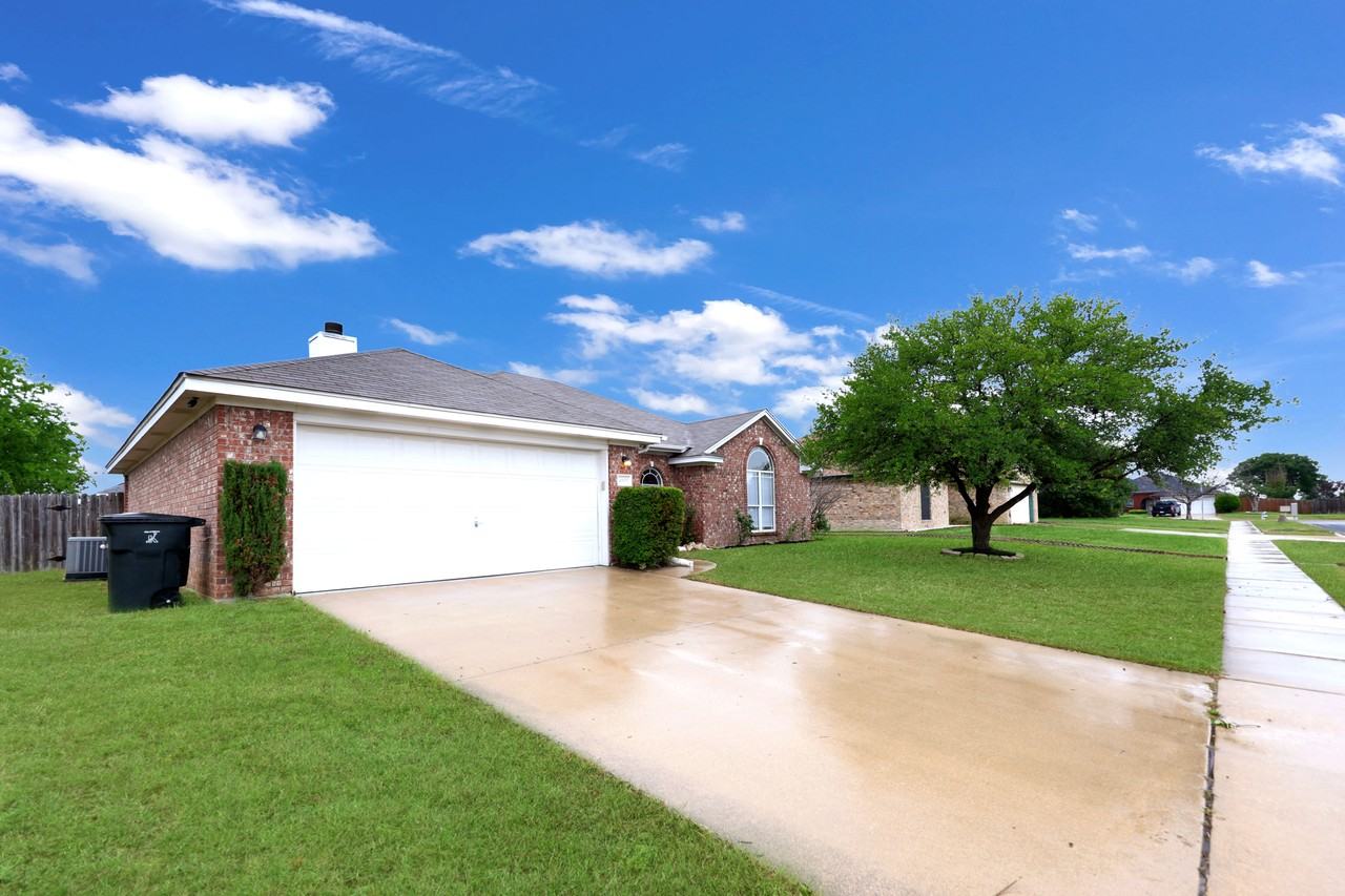 4805 Joseph Dr - Photo 2 of 26