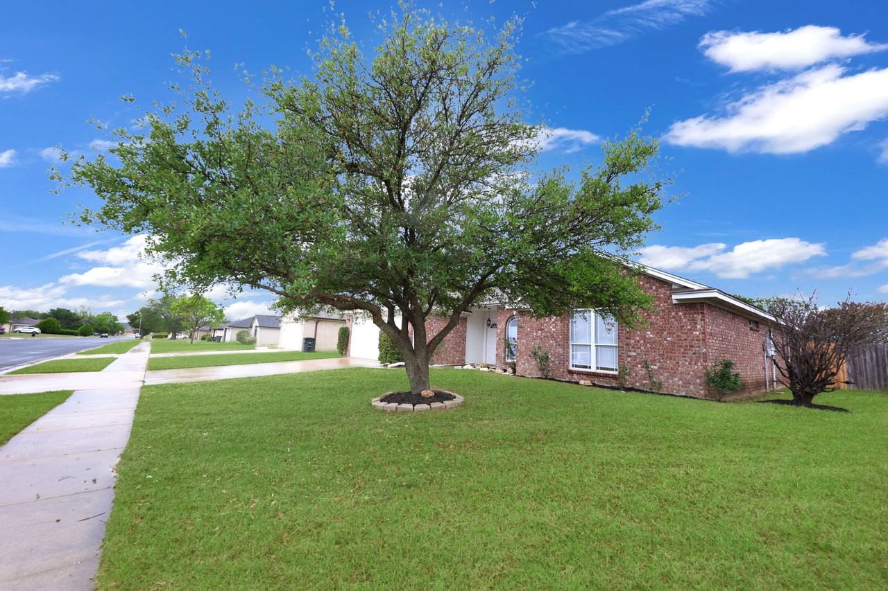 4805 Joseph Dr - Photo 3 of 26