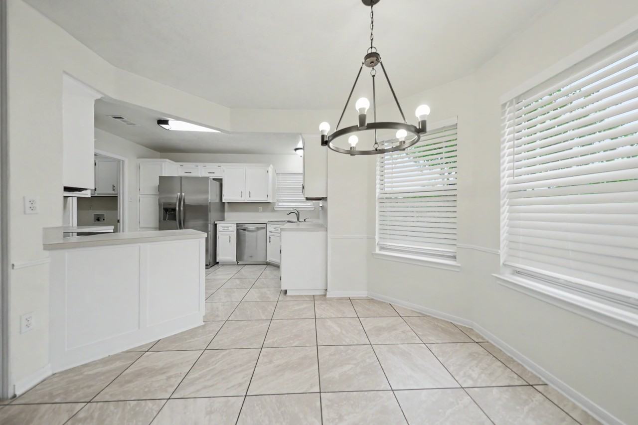 4805 Joseph Dr - Photo 6 of 26