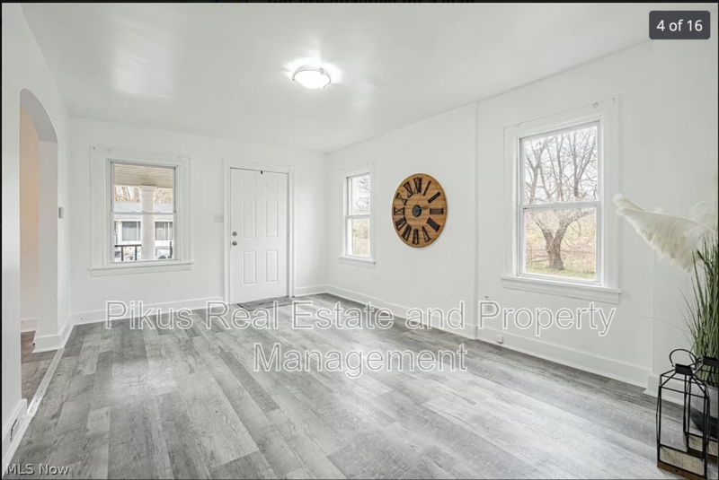 1033 Chandler Ave - Photo 4 of 16