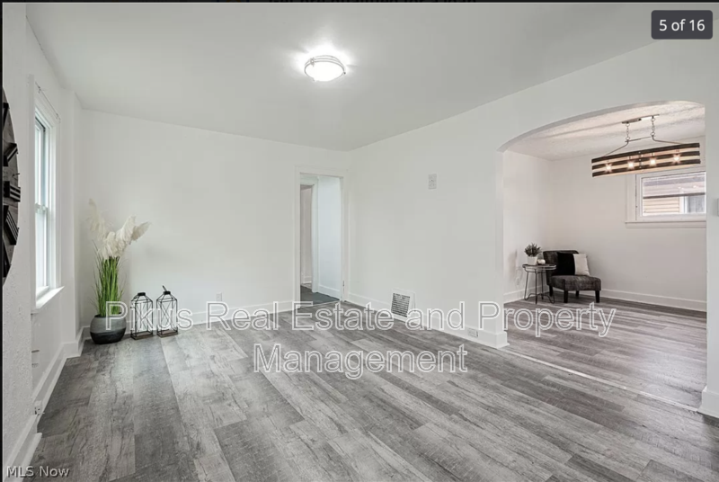 1033 Chandler Ave - Photo 5 of 16