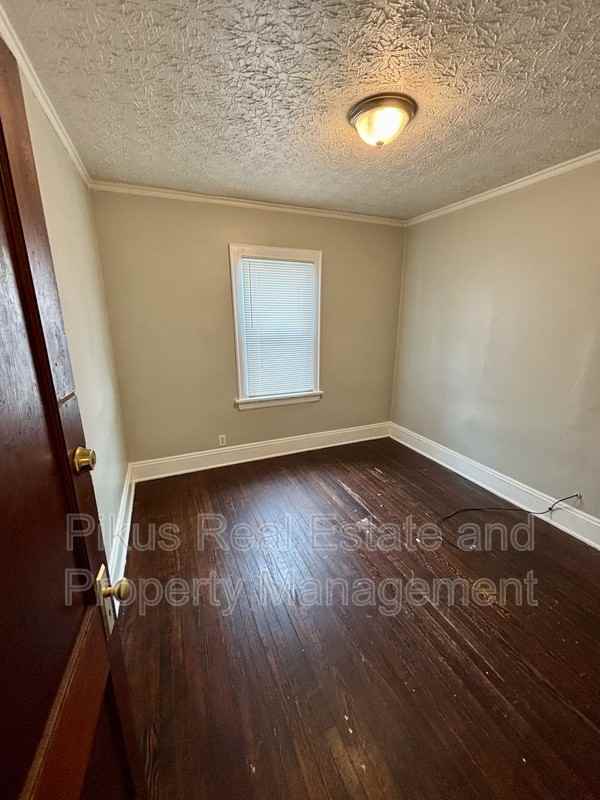 485 Crouse St - Photo 5 of 6