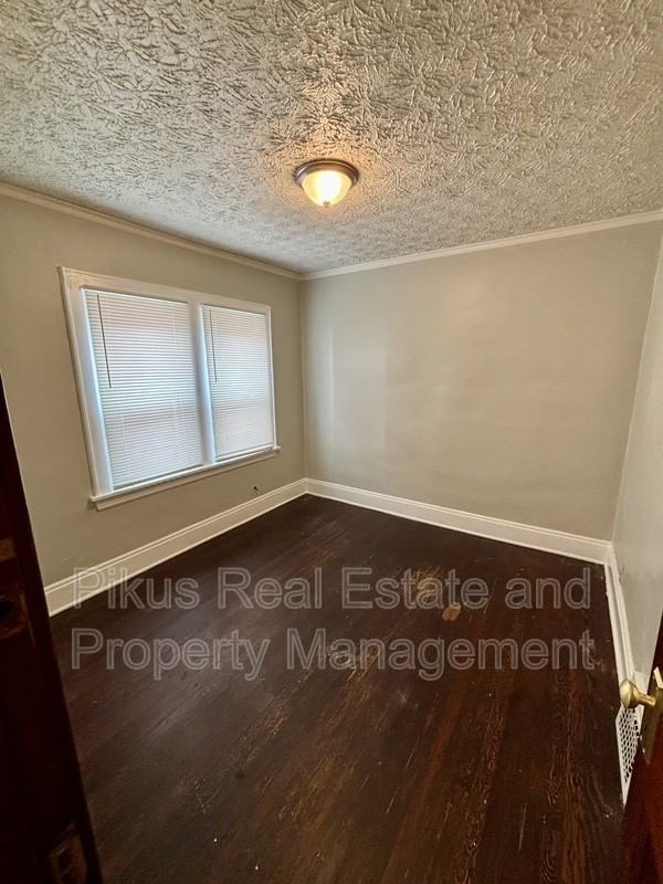 485 Crouse St - Photo 6 of 6