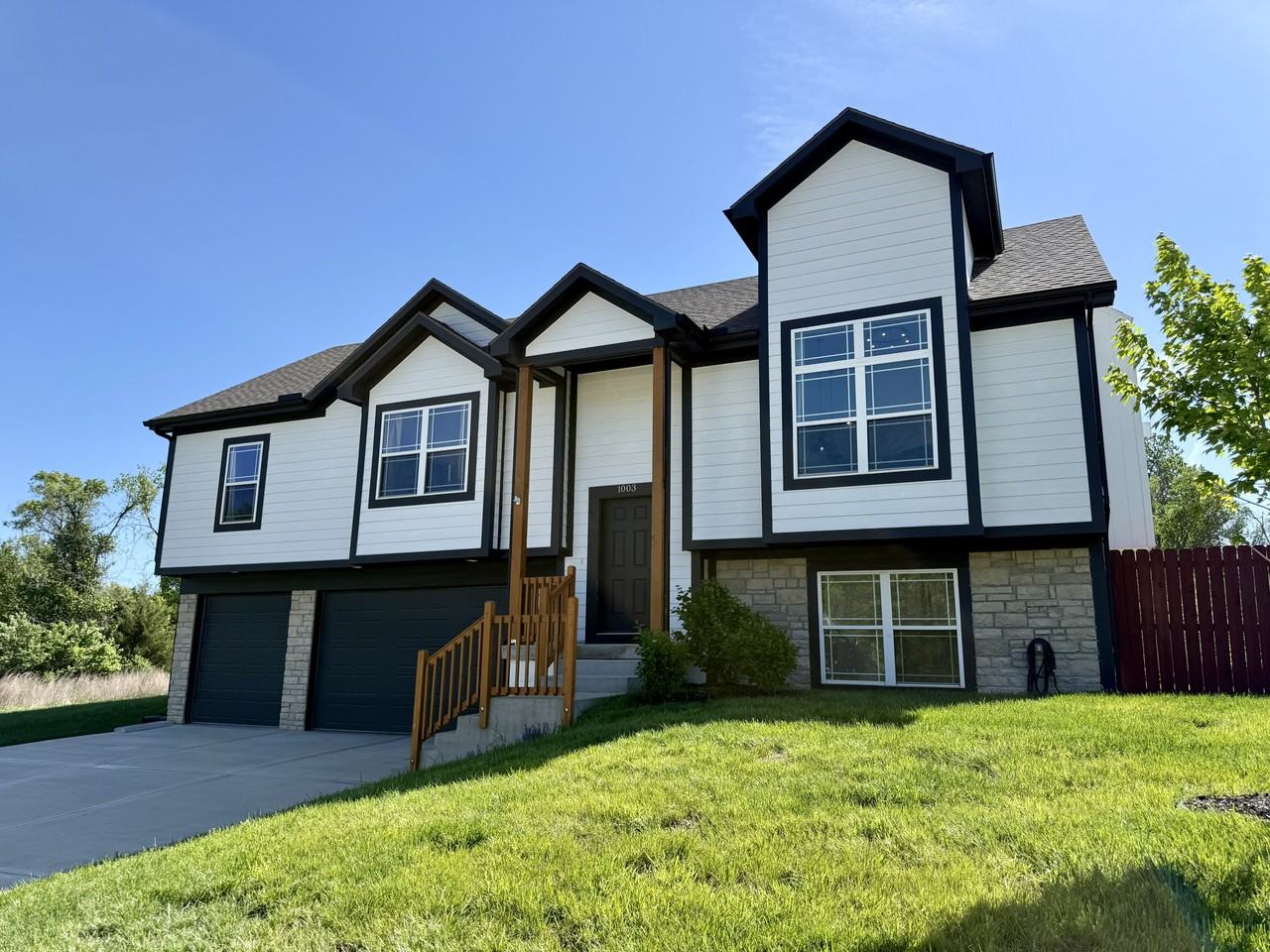 1003 Deer Run - Photo 2 of 33