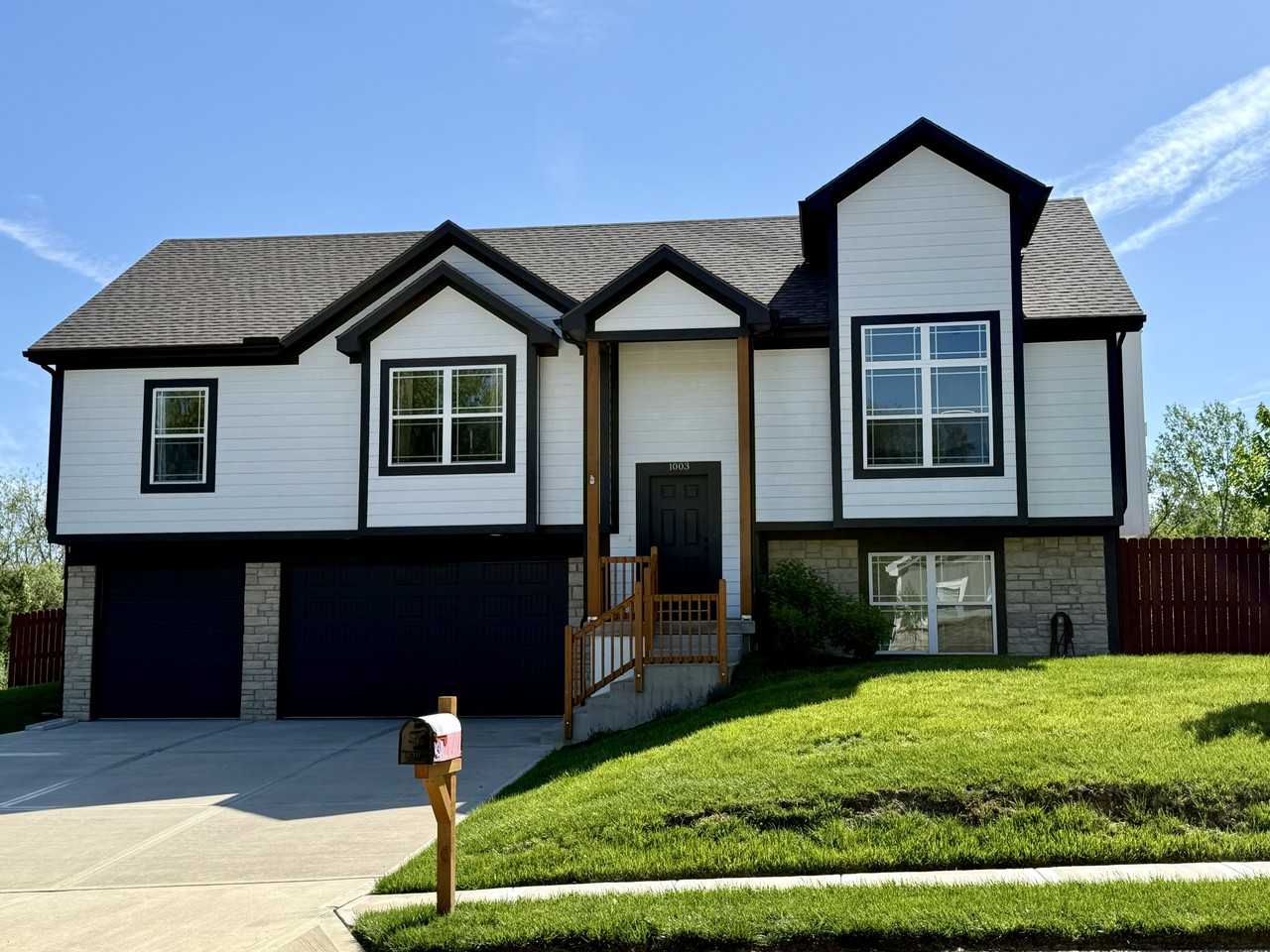 1003 Deer Run - Photo 3 of 33