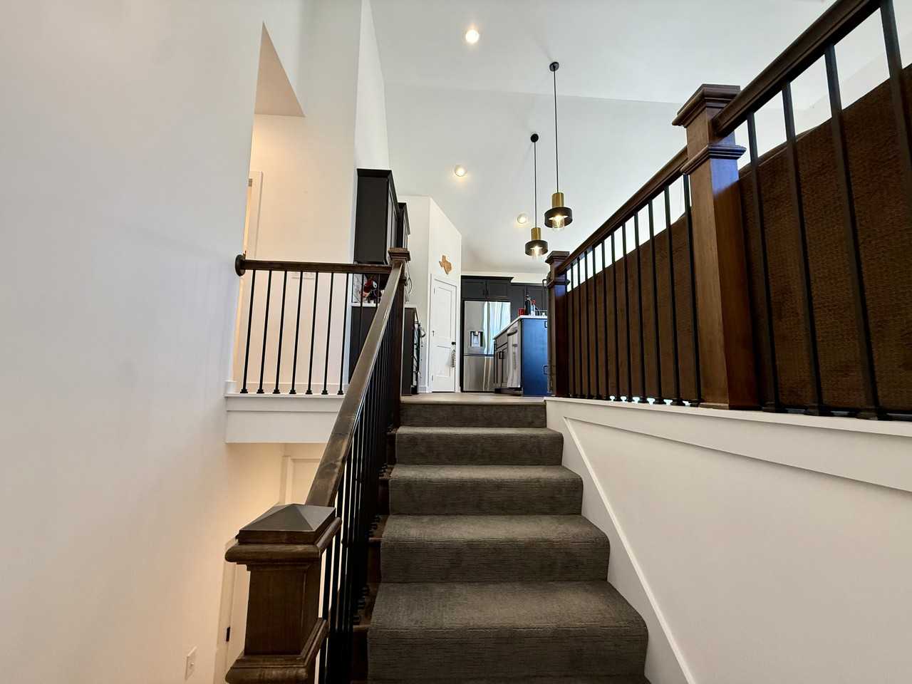 1003 Deer Run - Photo 4 of 33