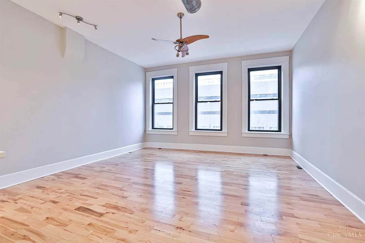 15 E Court St - Photo 5 of 20