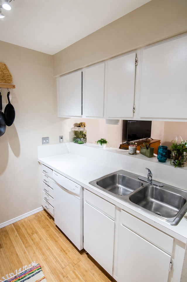 202 E 45th St #203 - Photo 6 of 17
