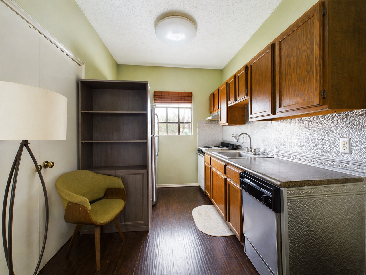 3206 King St #205 - Photo 2 of 9