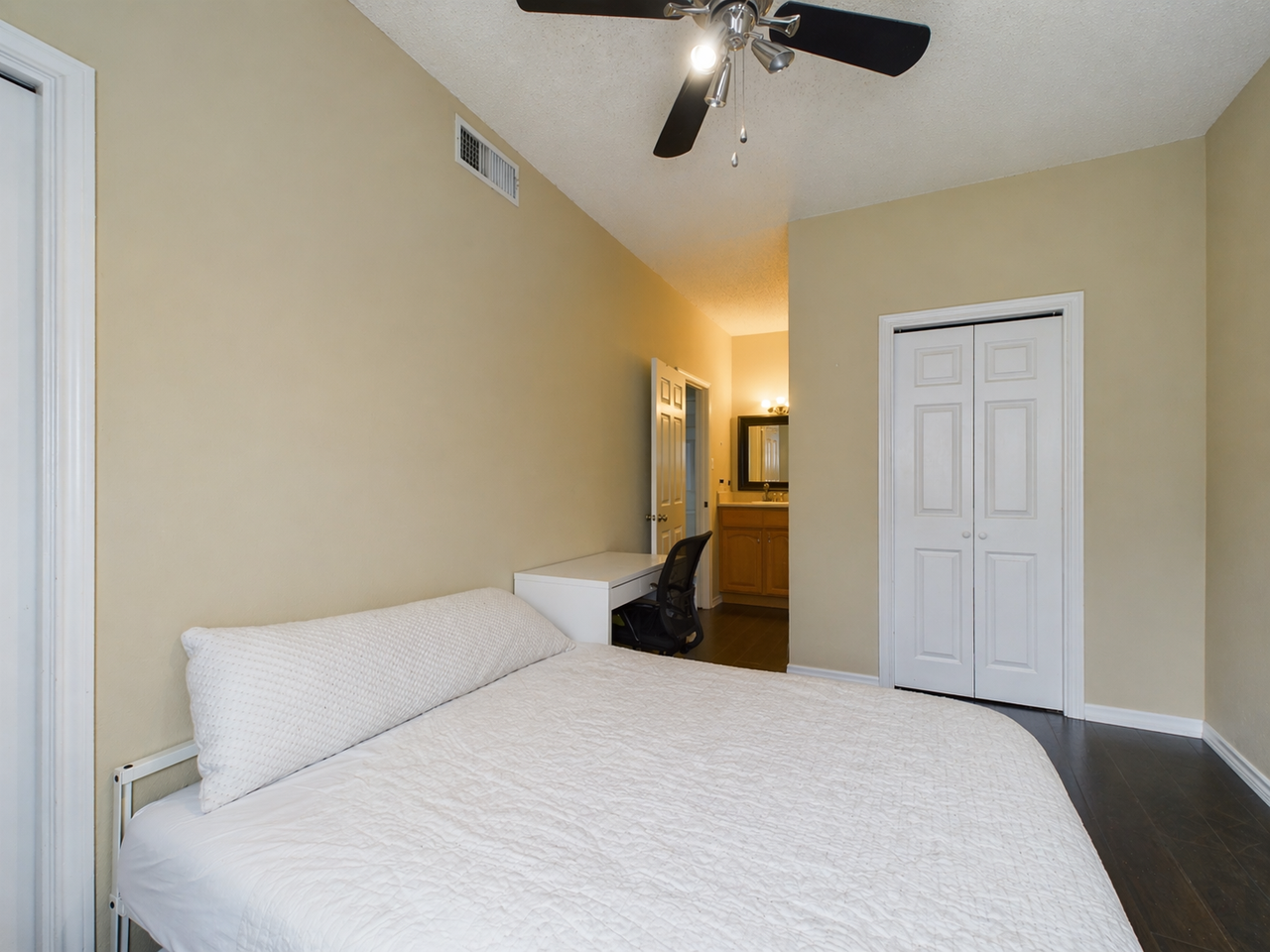 3206 King St #205 - Photo 3 of 9