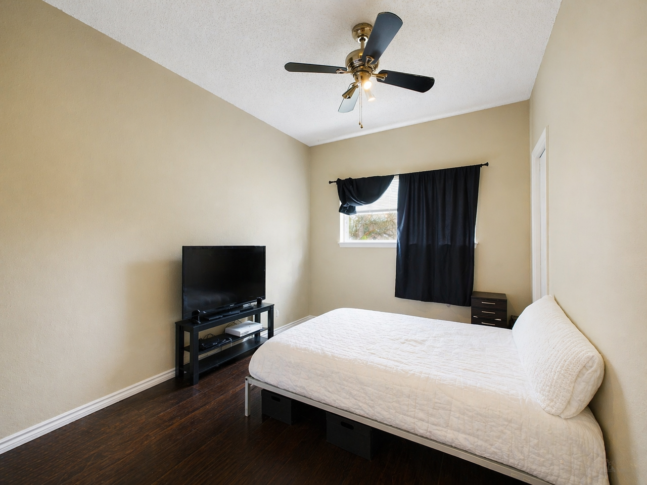 3206 King St #205 - Photo 4 of 9
