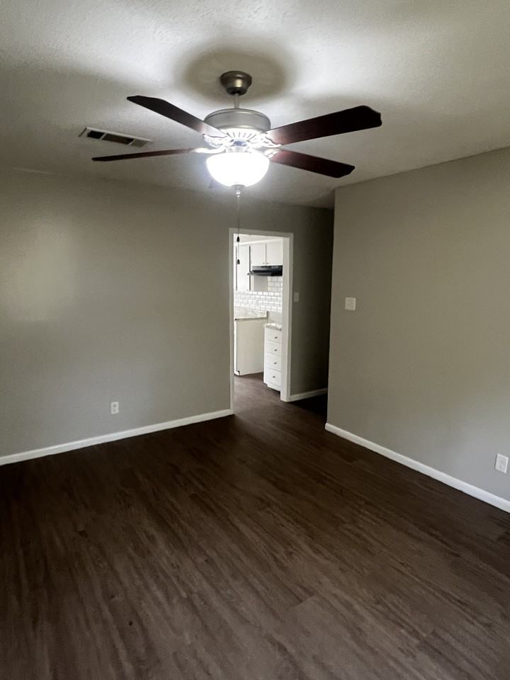 405 Paula Dr - Photo 2 of 17