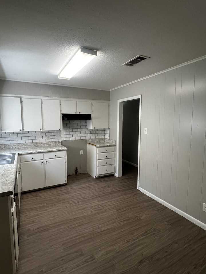 405 Paula Dr - Photo 3 of 17