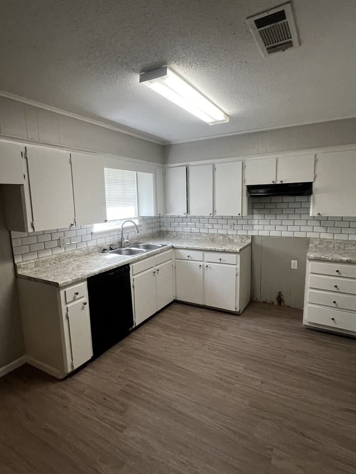 405 Paula Dr - Photo 4 of 17