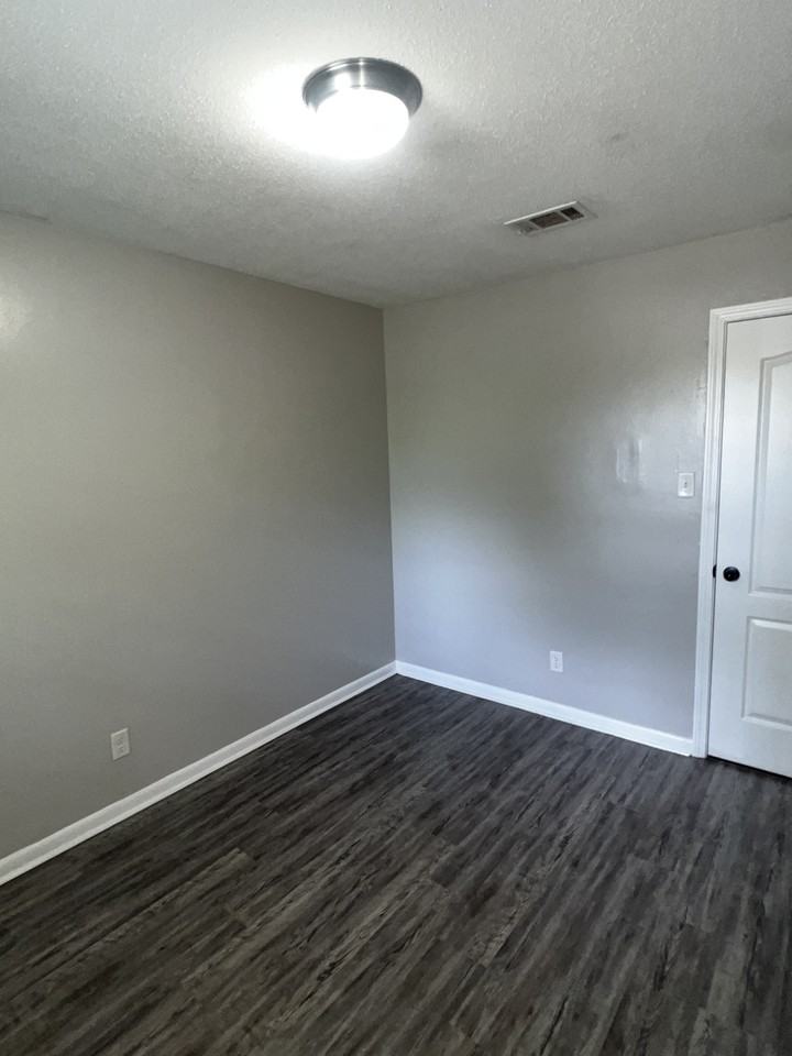 405 Paula Dr - Photo 7 of 17