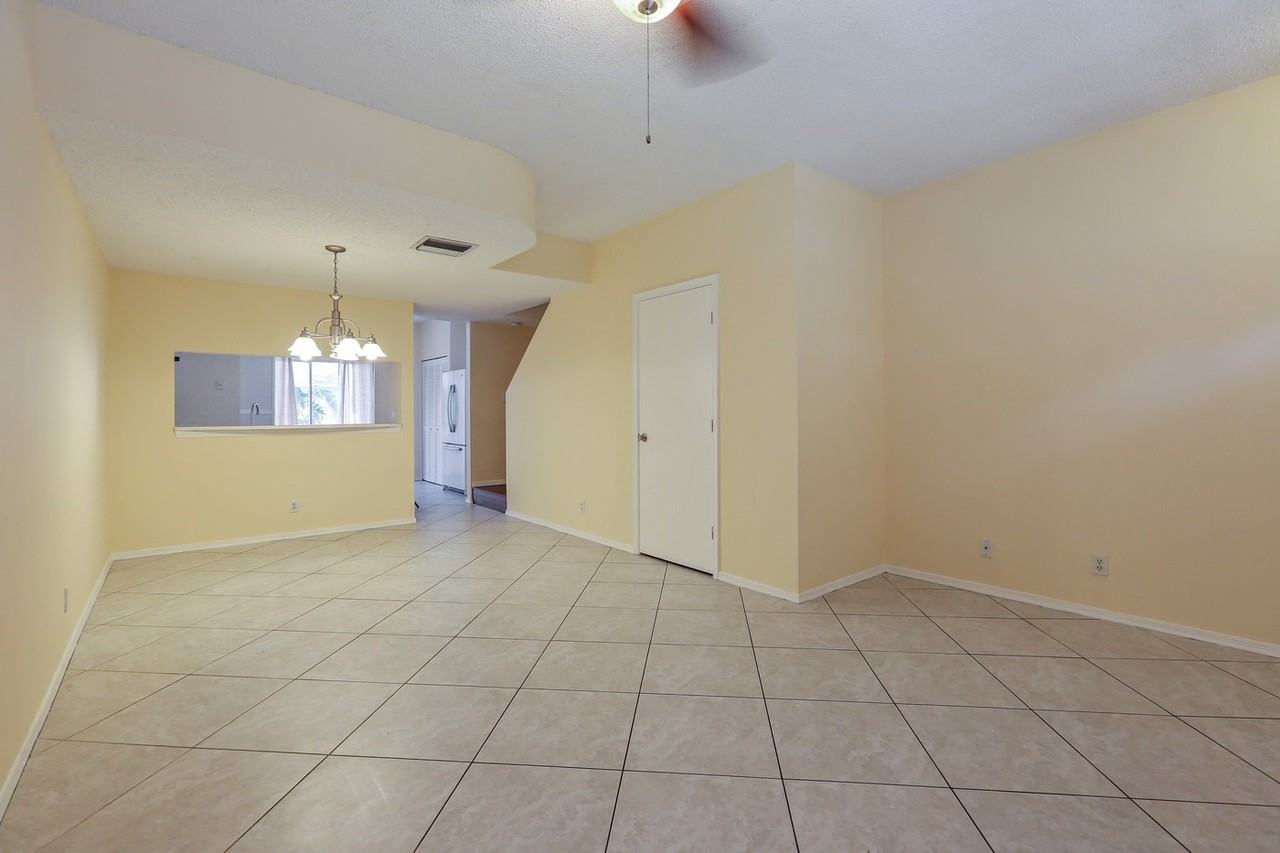 19 Simonton Cir - Photo 2 of 15