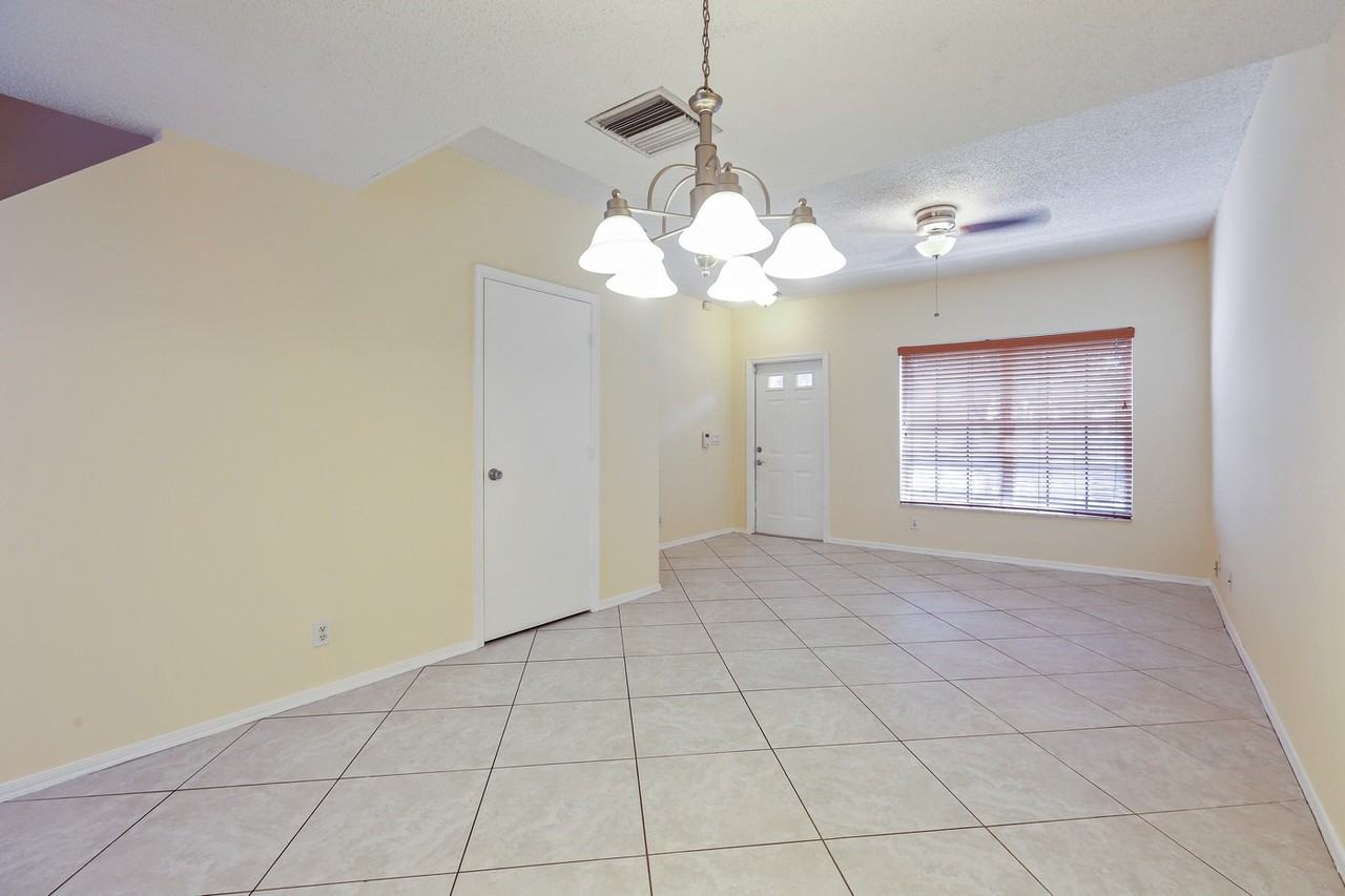 19 Simonton Cir - Photo 3 of 15