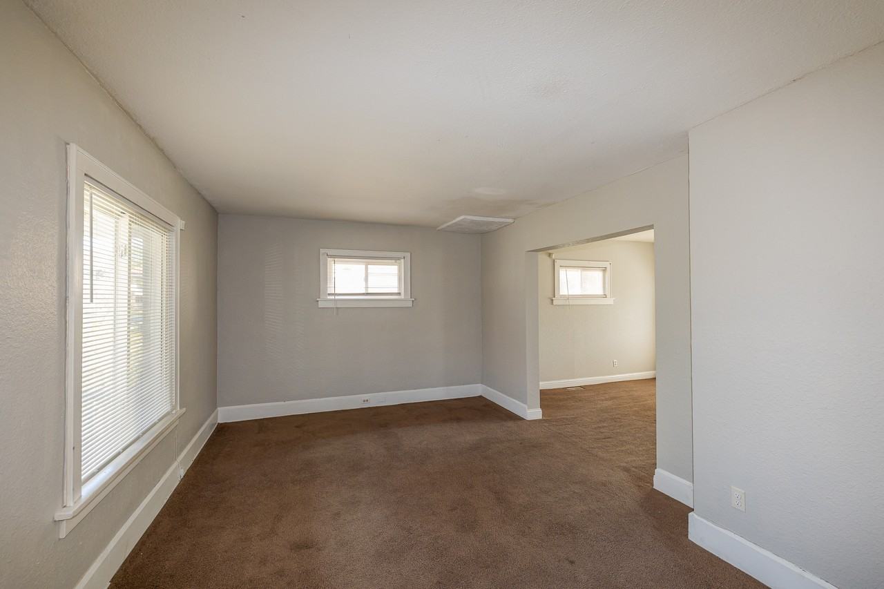 12012 Parkhill Ave - Photo 7 of 25