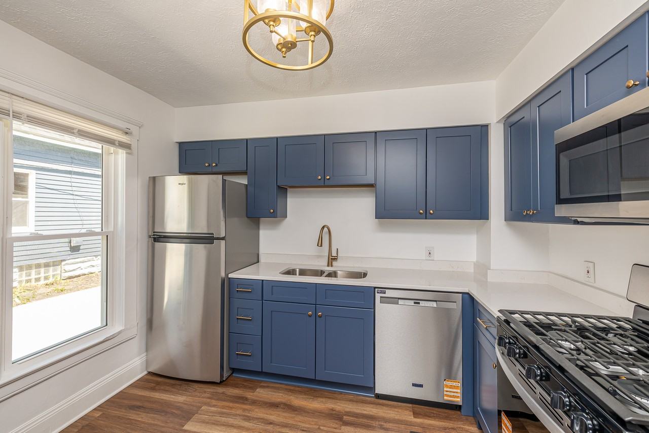 1374 Kenilworth Ave - Photo 3 of 22
