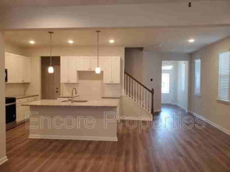 731 Amarra Dr - Photo 4 of 13