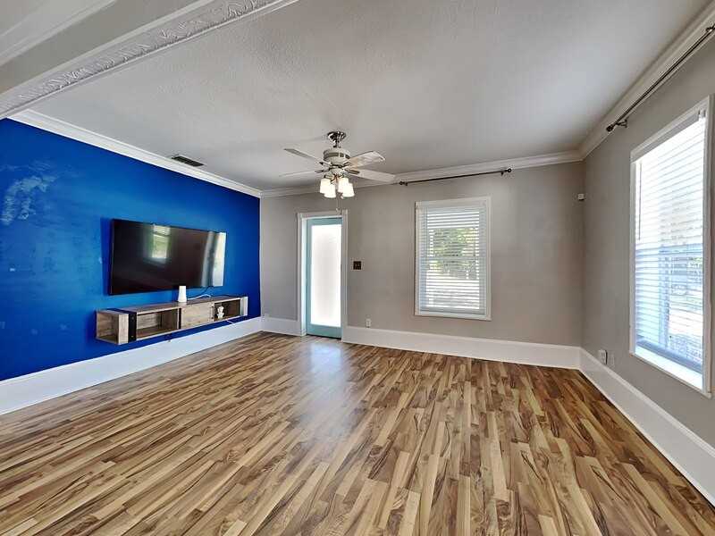 1518 Pinewood Dr - Photo 2 of 21