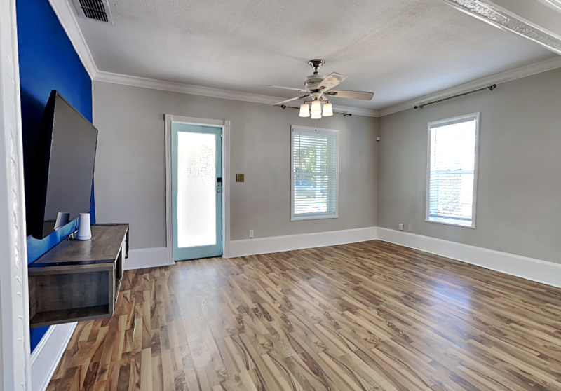 1518 Pinewood Dr - Photo 4 of 21