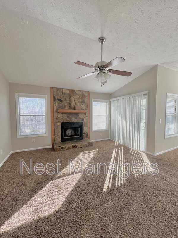 1018 Wood Creek Dr #9 - Photo 4 of 16