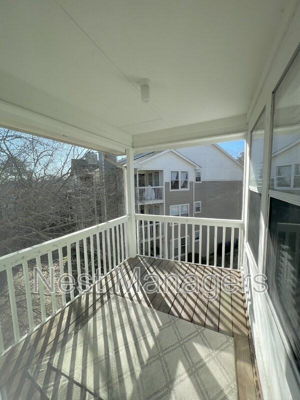 1018 Wood Creek Dr #9 - Photo 6 of 16