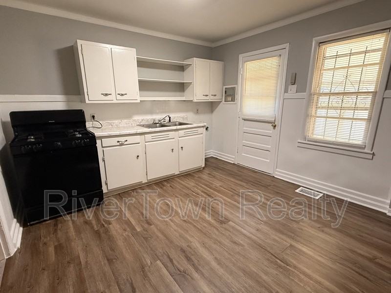 4072 Grey Rd - Photo 7 of 11