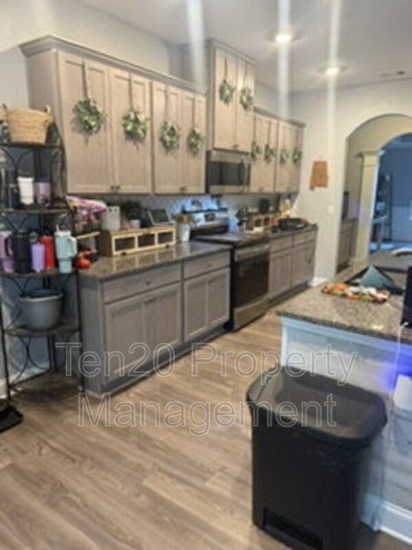 106 White Oak Pl - Photo 3 of 13